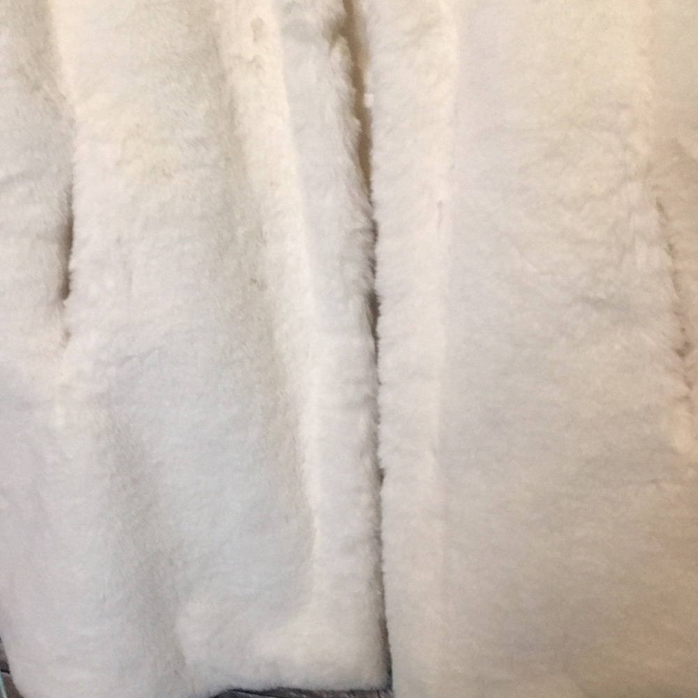 Faux Fur White Coat - Picture 12 of 13